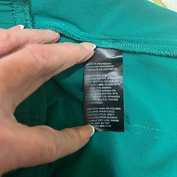 Chico’s Front Pocket Tunic and Matching Joggers - Picture 4 of 8